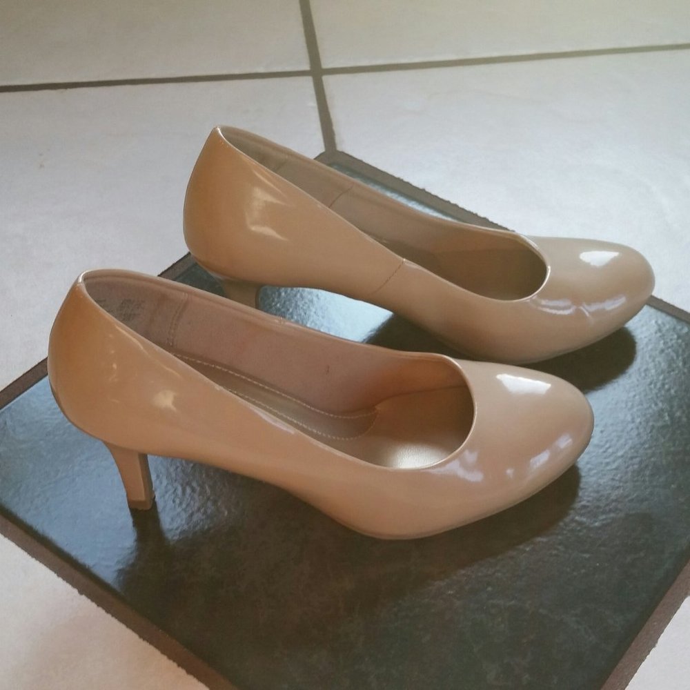 Womens Beige Pumps Size 6.5